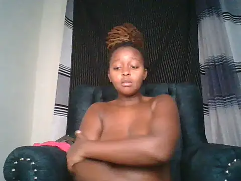 Snapshot of Ellah_simone chatting on 07-01-26, 12:01 Ellah simone online show from 07-01-26, 12:01