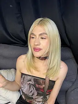Snapshot of Lia-firee chatting on 06-15-26, 02:58 Lia-firee online show from 06-15-26, 02:58