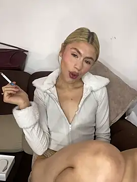 Snapshot of Lia-firee chatting on 06-28-26, 03:29 Lia-firee online show from 06-28-26, 03:29