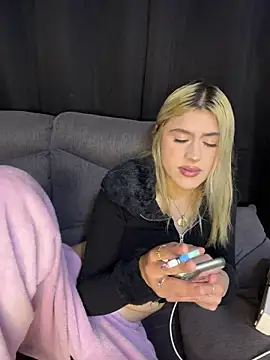Snapshot of Lia-firee chatting on 07-26-26, 05:04 Lia-firee online show from 07-26-26, 05:04