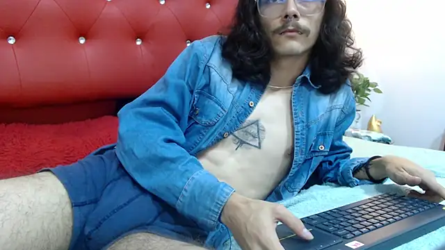 Snapshot of bigcock_robert chatting on 06-18-26, 07:29 bigcock robert online show from 06-18-26, 07:29