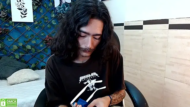 Snapshot of bigcock_robert chatting on 07-11-26, 04:43 bigcock robert online show from 07-11-26, 04:43
