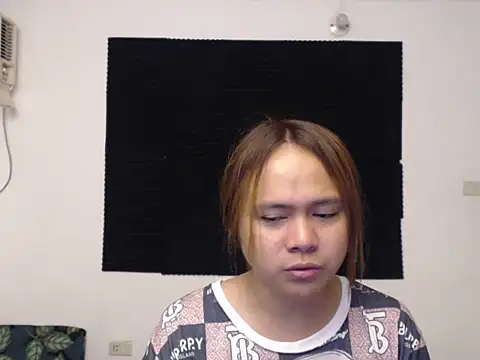 AlluringModel online show from 05-01-26, 07:35