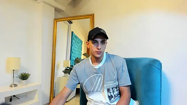 Snapshot of luca_gael chatting on 06-07-26, 01:37 luca gael online show from 06-07-26, 01:37