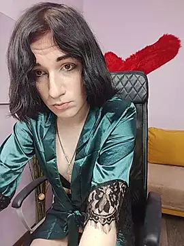 Snapshot of MickeQuinee chatting on 06-25-26, 11:26 MickeQuinee online show from 06-25-26, 11:26