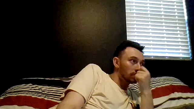 Snapshot of Mikecloudyhawk chatting on 06-20-26, 03:37 Mikecloudyhawk online show from 06-20-26, 03:37