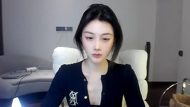 Snapshot of SylvieMaya chatting on 06-13-26, 03:32 SylvieMaya online show from 06-13-26, 03:32