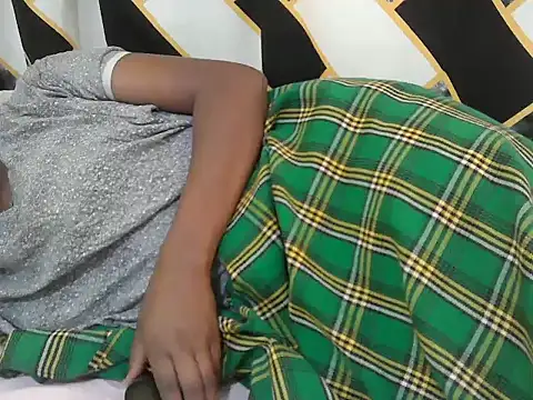 Snapshot of lilmomaa chatting on 07-19-26, 01:15 lilmomaa online show from 07-19-26, 01:15