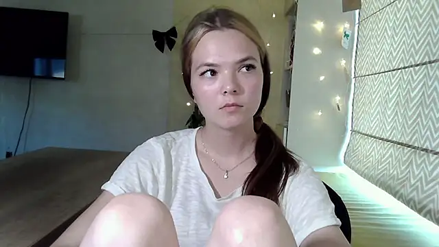 Snapshot of AvrilGillig chatting on 06-26-26, 02:54 AvrilGillig online show from 06-26-26, 02:54