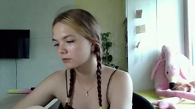 Snapshot of AvrilGillig chatting on 07-10-26, 01:03 AvrilGillig online show from 07-10-26, 01:03