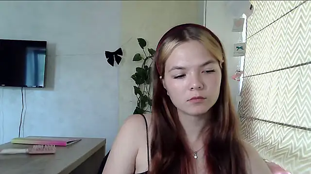 Snapshot of AvrilGillig chatting on 07-15-26, 07:35 AvrilGillig online show from 07-15-26, 07:35