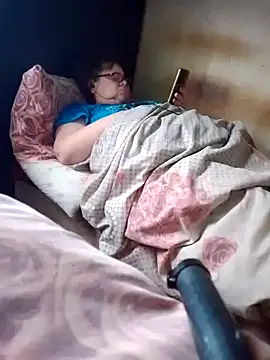 Snapshot of oksana72 chatting on 10-22-25, 07:41 oksana72 online show from 10-22-25, 07:41