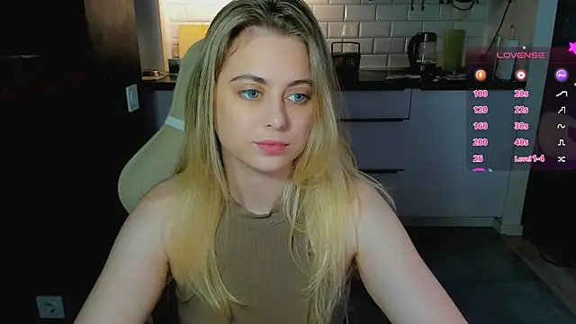 Snapshot of blonde_kellyy chatting on 07-20-26, 02:48 blonde kellyy online show from 07-20-26, 02:48