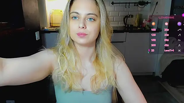 Snapshot of blonde_kellyy chatting on 07-22-26, 02:25 blonde kellyy online show from 07-22-26, 02:25