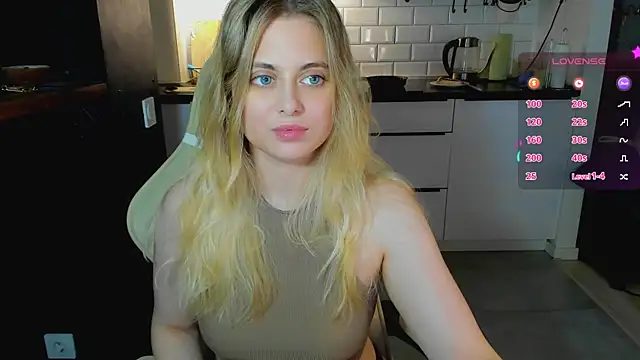 Snapshot of blonde_kellyy chatting on 07-26-26, 10:55 blonde kellyy online show from 07-26-26, 10:55