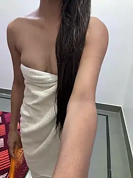 Snapshot of cute_manu- chatting on 07-18-26, 04:11 cute manu- online show from 07-18-26, 04:11