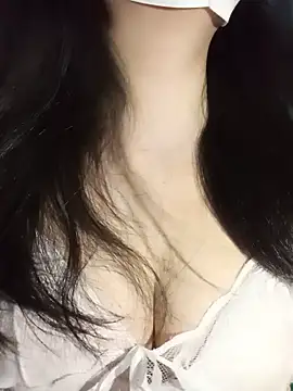 Snapshot of -BellaSe- chatting on 06-17-26, 09:23 -BellaSe- online show from 06-17-26, 09:23