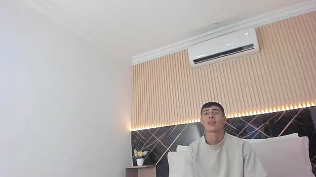 Snapshot of Bruno_fox chatting on 06-19-26, 07:17 Bruno fox online show from 06-19-26, 07:17