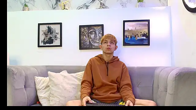 BLACK AND WHITET online show from 07-12-26, 02:13