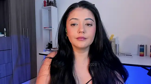 Snapshot of LauraToro_ chatting on 06-20-26, 06:38 LauraToro online show from 06-20-26, 06:38