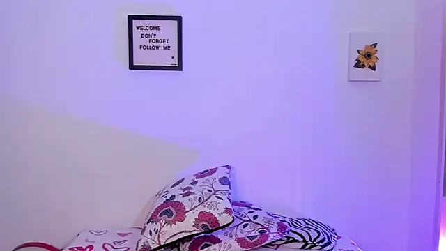 Snapshot of LauraToro_ chatting on 07-17-26, 03:57 LauraToro online show from 07-17-26, 03:57