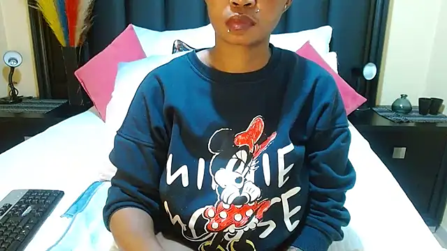 Snapshot of NaughtyLuux12 chatting on 06-23-26, 01:47 NaughtyLuux12 online show from 06-23-26, 01:47