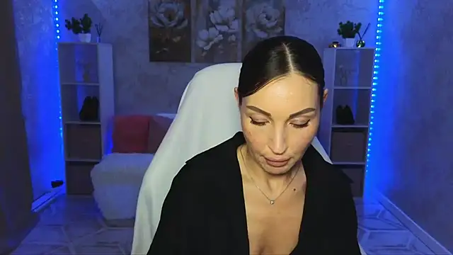 NikoleMills online show from 07-14-26, 05:45