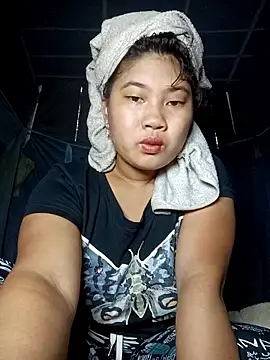 Snapshot of Emelyzz chatting on 06-11-26, 12:43 Emelyzz online show from 06-11-26, 12:43