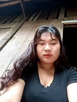 Snapshot of Emelyzz chatting on 06-18-26, 02:12 Emelyzz online show from 06-18-26, 02:12