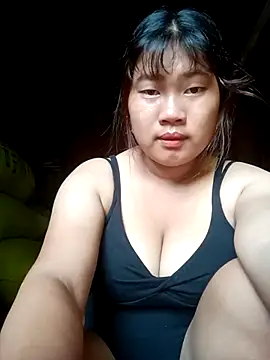 Snapshot of Emelyzz chatting on 07-14-26, 11:43 Emelyzz online show from 07-14-26, 11:43