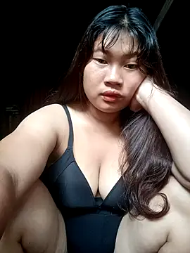 Snapshot of Emelyzz chatting on 07-16-26, 04:51 Emelyzz online show from 07-16-26, 04:51
