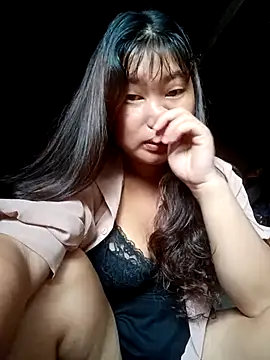 Snapshot of Emelyzz chatting on 07-19-26, 02:15 Emelyzz online show from 07-19-26, 02:15
