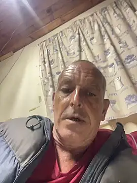 Snapshot of GeldenKuy chatting on 07-01-26, 04:18 GeldenKuy online show from 07-01-26, 04:18