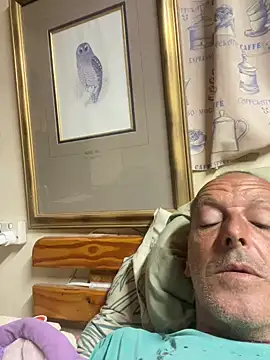 Snapshot of GeldenKuy chatting on 07-10-26, 11:18 GeldenKuy online show from 07-10-26, 11:18
