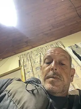 Snapshot of GeldenKuy chatting on 07-12-26, 06:32 GeldenKuy online show from 07-12-26, 06:32