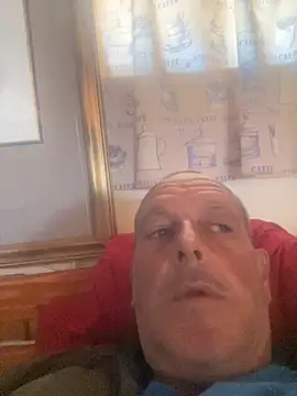 Snapshot of GeldenKuy chatting on 07-18-26, 11:58 GeldenKuy online show from 07-18-26, 11:58