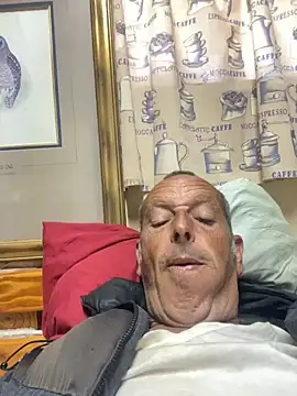 Snapshot of GeldenKuy chatting on 08-03-26, 02:00 GeldenKuy online show from 08-03-26, 02:00