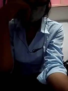 Snapshot of Virgin_girl_001 chatting on 06-10-26, 05:18 Virgin girl 001 online show from 06-10-26, 05:18