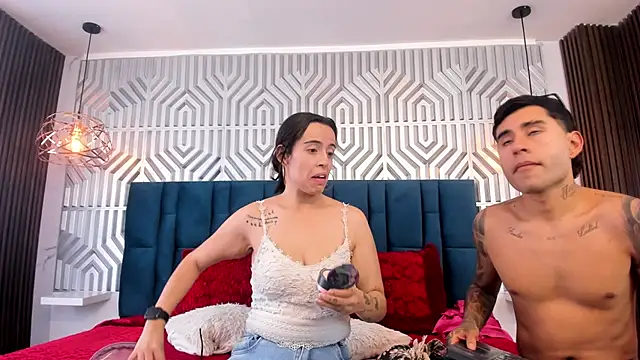 Snapshot of MiaAndAaron- chatting on 07-28-26, 05:23 MiaAndAaron- online show from 07-28-26, 05:23