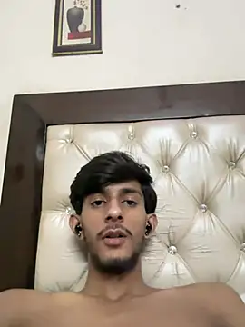 Snapshot of ronnnnn718 chatting on 06-12-26, 07:35 ronnnnn718 online show from 06-12-26, 07:35