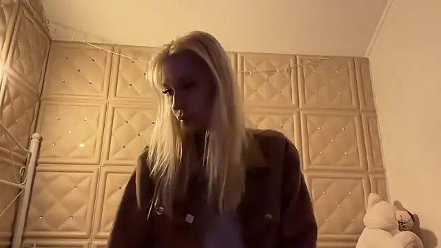 LunaWhiteXX online show from 06-10-26, 10:30