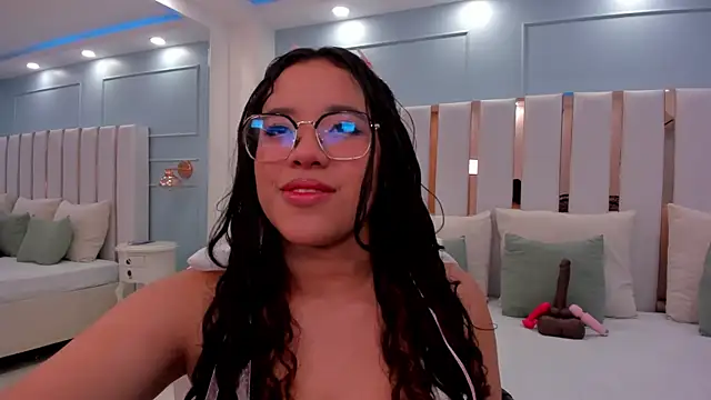 Snapshot of shayra_alina chatting on 08-08-26, 10:56 shayra alina online show from 08-08-26, 10:56