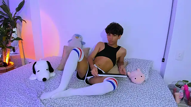 Snapshot of Samy_Twink chatting on 06-23-26, 02:42 Samy Twink online show from 06-23-26, 02:42