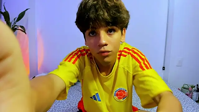 Snapshot of Samy_Twink chatting on 06-24-26, 03:27 Samy Twink online show from 06-24-26, 03:27