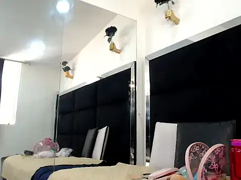 Jazmiin Rosee online show from 07-17-26, 07:52