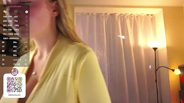 Snapshot of KatherineBergamine chatting on 06-11-26, 02:04 KatherineBergamine online show from 06-11-26, 02:04