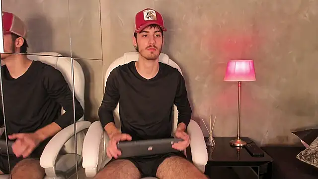 Liam Crown online show from 06-14-26, 06:54