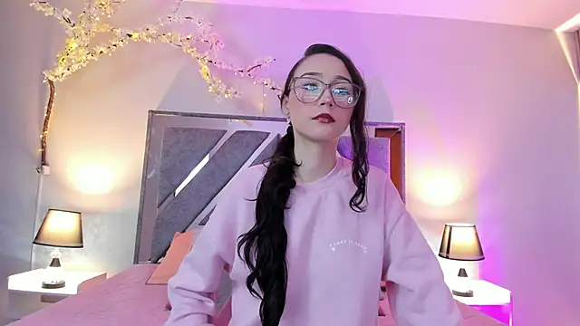 Snapshot of Miss_Belu chatting on 06-17-26, 04:04 Miss Belu online show from 06-17-26, 04:04