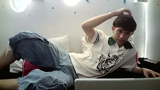 Snapshot of christian_foxx_ chatting on 06-30-26, 02:40 christian foxx online show from 06-30-26, 02:40