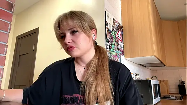 Snapshot of KelleeRodriguel chatting on 06-15-26, 02:19 KelleeRodriguel online show from 06-15-26, 02:19